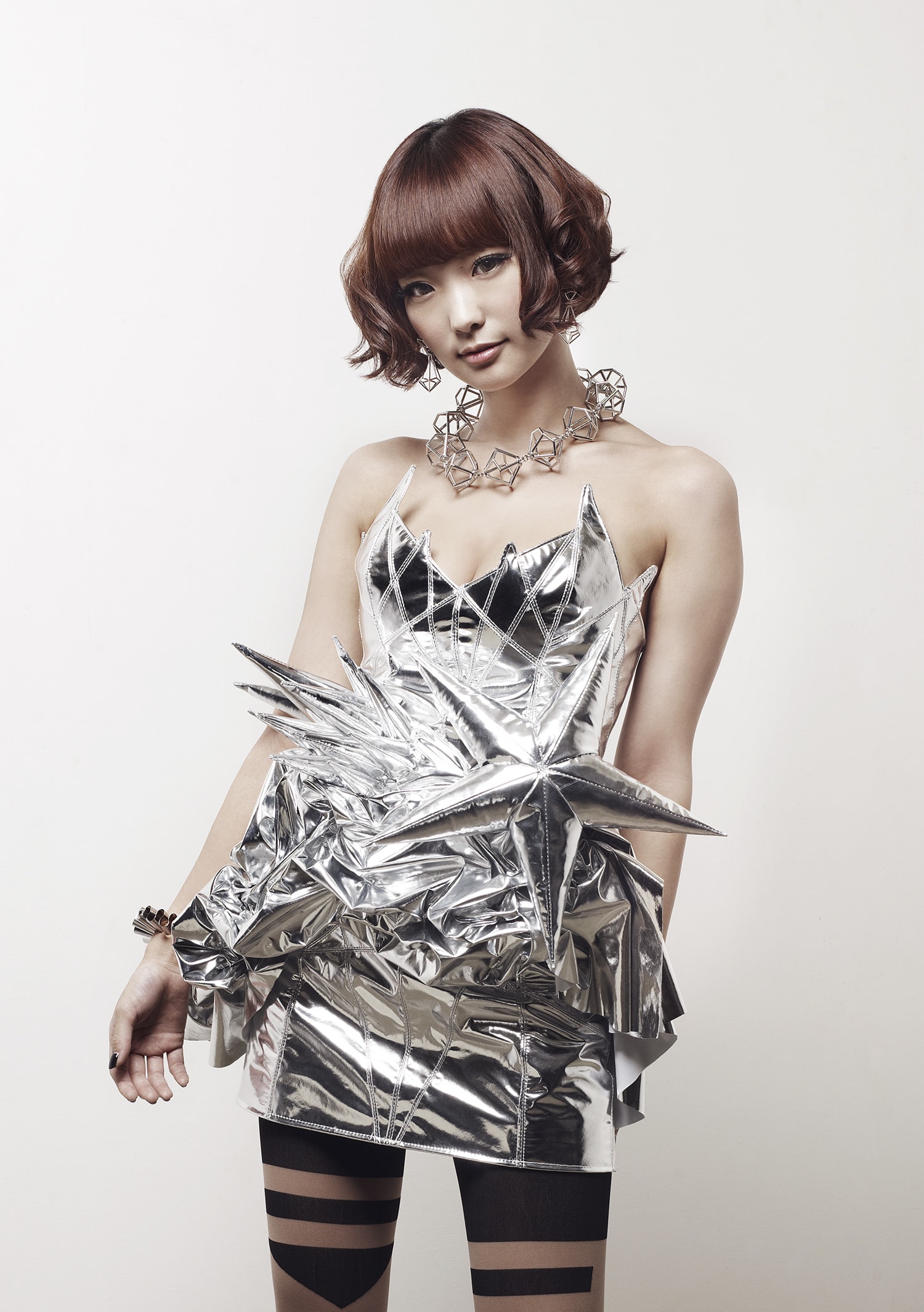 2014年2月5日発売 Yun*chiの1stアルバム「Asterisk*」にてflakeのピアス、ネックレス、バングルを着用頂きました。